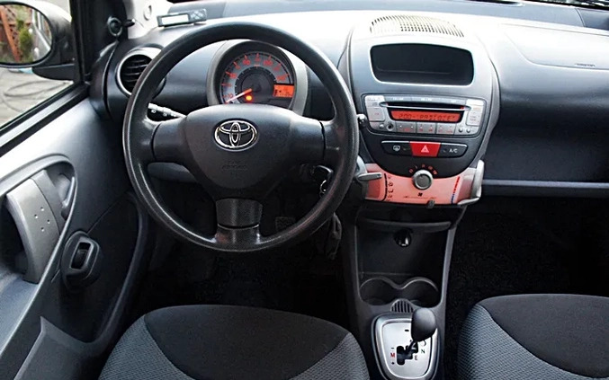 Toyota Aygo cena 14999 przebieg: 111000, rok produkcji 2006 z Raciąż małe 326